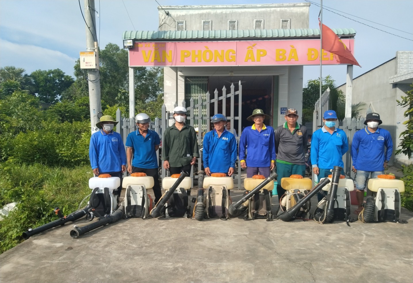 Trạm Y tế xã An Cư tổ chức phun hóa chất diệt muỗi diện rộng lần II năm 2025